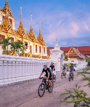曼谷：夜間自行車之旅 - 寺廟與花卉市場巡禮