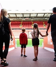 從London搭火車前往利物浦足球俱樂部安菲爾德球場及博物館之旅