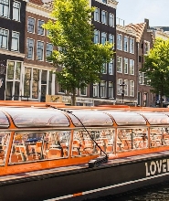 在阿姆斯特丹運河上享受披薩和飲品，體驗運河巡遊