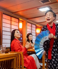 東京櫻花季遊船體驗&傳統三味線表演&可選午餐/晚餐/下午茶&免費軟飲料