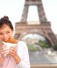 巴黎塞納河遊船之旅，艾菲爾鐵塔附近品嚐可麗餅