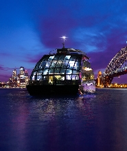 玻璃船晚餐巡遊