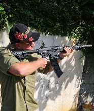 在阿克蘭體驗實彈射擊