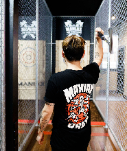 布裏斯本 MANIAX 飛斧體驗