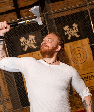 紐斯特德 MANIAX 飛斧體驗