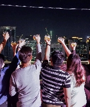 馬卡蒂夜生活之旅：音樂酒吧、頂樓酒吧及Go Go Bar