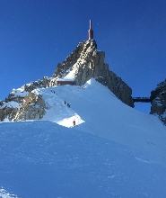 從日內瓦出發，前往夏慕尼勃朗峰，體驗南針峰和滑翔傘