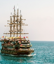 馬爾馬里斯海盜船之旅