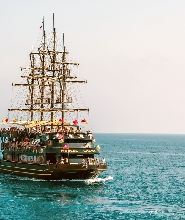 凱梅爾美麗海灣海盜船之旅