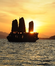 芽莊日落雞尾酒晚餐＆豪華皇家遊輪之旅