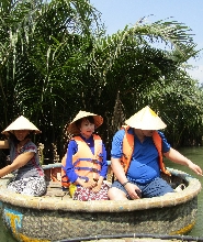 甘金村、金蓬木雕村與椰子船體驗