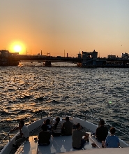 伊斯坦堡博斯普魯斯海峽夕陽遊艇之旅：美酒、美景與故事