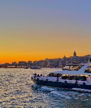 博斯普魯斯海峽豪華日落遊艇巡遊（含小吃）