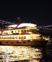 伊斯坦堡晚餐遊船之旅 & 娛樂表演（含私人餐桌）