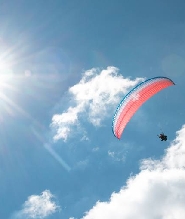 從格施納出發的克洛斯特斯高山滑翔傘飛行半日體驗