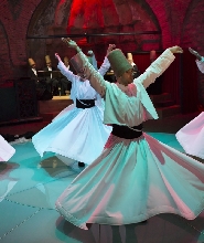 伊斯坦堡的 Mevlevi Sema 和旋轉苦行僧表演