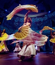 伊斯坦堡 Hodjapasha 文化中心的土耳其舞蹈表演