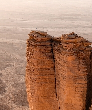 利雅得世界之崖徒步導覽與晚餐