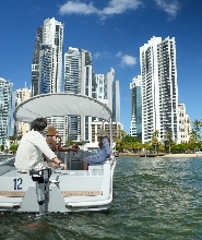 黃金海岸電動野餐船租賃