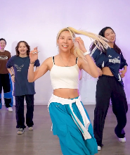 在弘大參加專業K-pop舞蹈一日課程