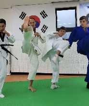 在明洞首爾與金龍大師一起體驗您的第一次跆拳道