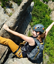 在首爾附近的山脊上體驗真正的攀巖之旅