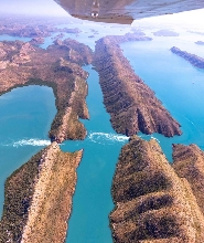布魯姆和金伯利飛行之旅，含水平瀑布