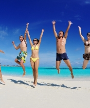 搭乘快艇前往拉查島浮潛