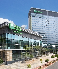 韶關摩爾城假日酒店高級房（2大2小自助早餐+海鮮自助晚餐）