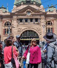 墨爾本終極徒步之旅：街頭藝術、歷史與在地咖啡