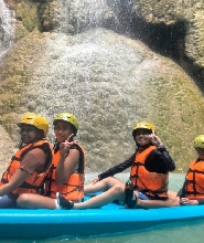 奧斯洛布鯨鯊共遊及阿吉尼德瀑布探險之旅