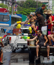 私人皮卡車潑水節打水仗