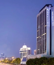 深圳中航城格蘭雲天大酒店攝影雙人套票(房 + 寰映影城電影票2張+迷你吧+健身房+週末雙人下午茶 )