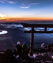 【新宿出發】2026富士山2日登山導覽之旅（入住山中小屋，含温泉體驗）