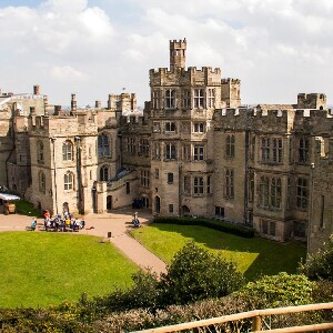 華威城堡 & 埃文河畔斯特拉特福 & 牛津大學城 & 科茨沃爾德遊覧