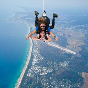 努沙雙人高空跳傘體驗