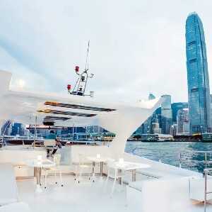 香港夢之旅維港夜遊體驗(含無限小食飲品＋專人相機攝影+觀光大使現場介紹）