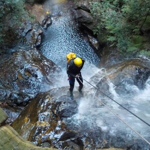 皇後峽谷 - 藍山繩索下降及峽谷探險體驗