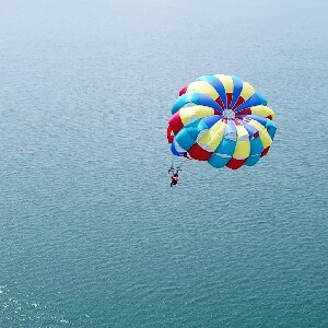 巴拉望科隆島水上拖曳傘體驗
