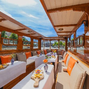 阿姆斯特丹豪華沙龍船巡遊，可選起司和葡萄酒