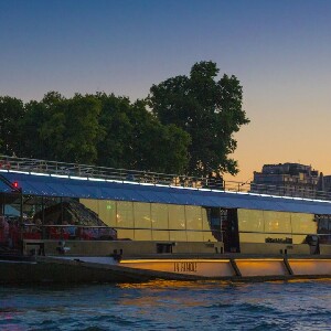 塞納河Bateaux Mouches遊船晚餐，巴黎現場音樂表演