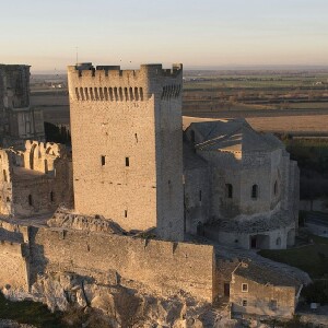 亞爾的蒙馬儒修道院門票