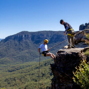 卡通巴壯觀半日繩索垂降體驗