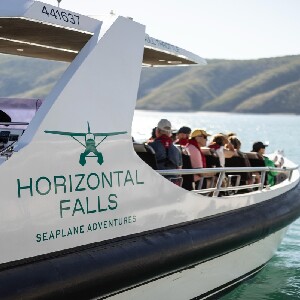 德比出發| 2天1夜霍裏IZONTAL瀑布過夜遊