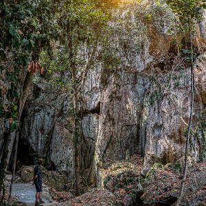 摩羯座教堂洞穴之旅
