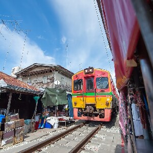 曼谷水上市場 & 鄭王廟（大佛）一日遊