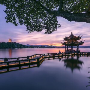 杭州私人導覽一日遊西湖 靈隱寺 飛來峯 雷峯塔