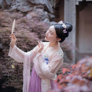 杭州沉浸式旅拍｜專業攝影師跟拍+漢服+精緻妝造，底片全送贈精修