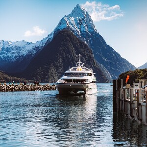 新西蘭米爾福德峽灣觀光遊船