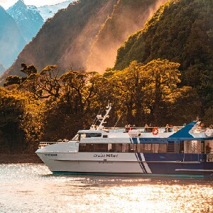 新西蘭米爾福德峽灣精品小船巡遊